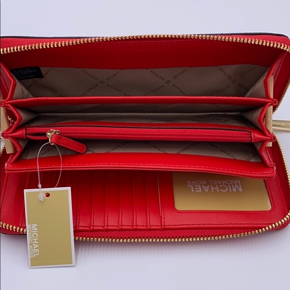 MICHAEL KORS LARGE TRAVEL CONTINENTAL DARK SANGRIA - Picture 4 of 16